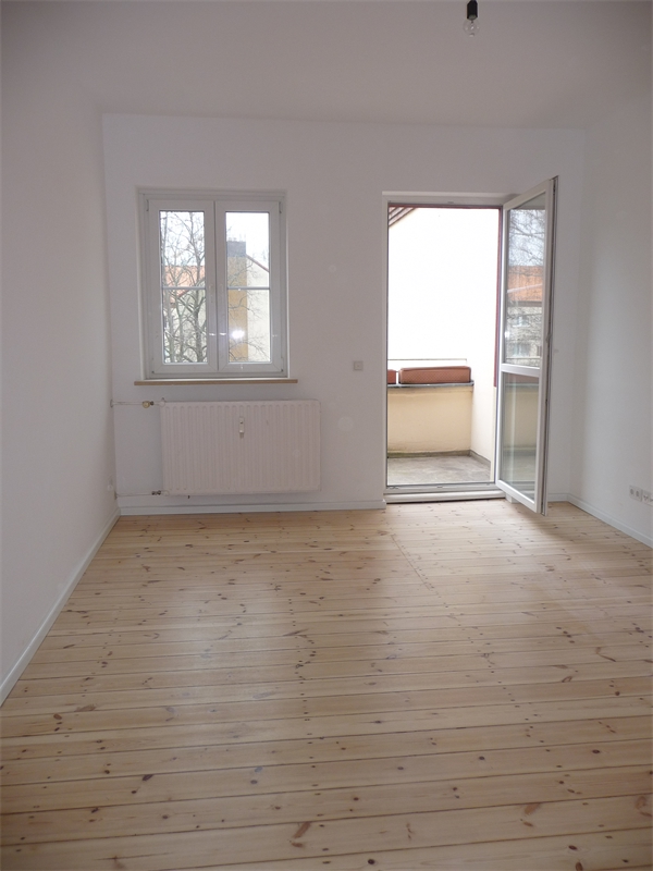 Sanierte ruhige Wohnung mit seltenem Ausbaupotenzial darüber! – Ansicht 4