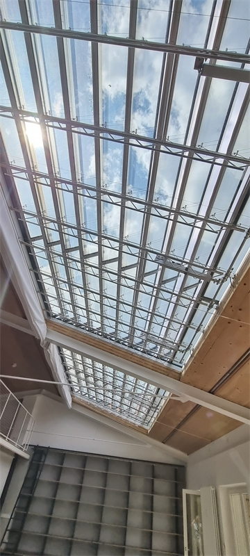 Außergewöhnliches Büroloft mit Dach-Terrasse und Lift