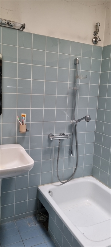 Großzügige Wohnung ( Haushälfte ) im ruhigen Südwesten Berlins - sehr mod.bedürftig!
